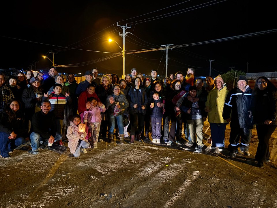 /nueva-caldera-se-ilumina-gracias-al-aporte-de-cmp-con-alumbrado-publico