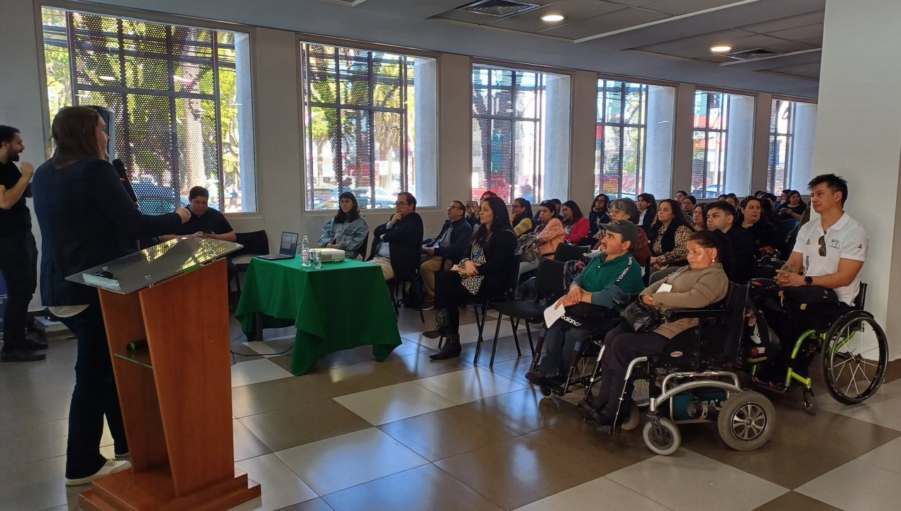 /curico-realizo-seminario-sobre-inclusion-laboral-2025