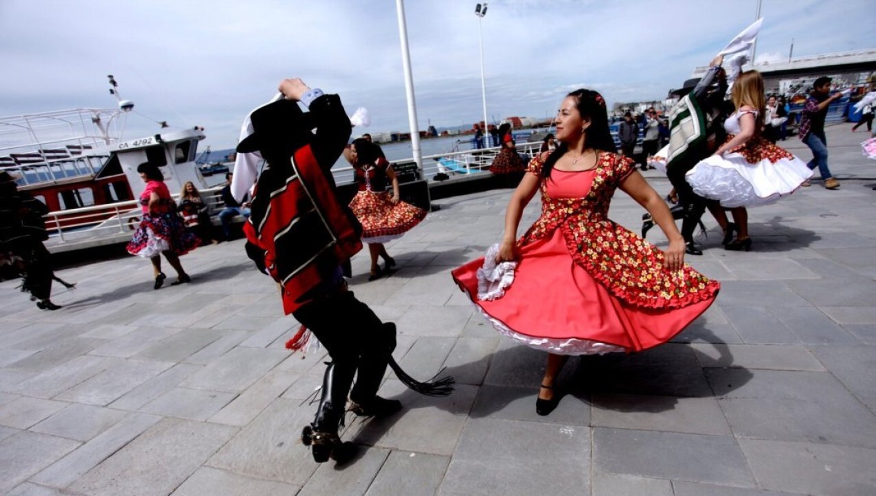 /actualidad/festivos/fiestas-patrias/baile-nacional-de-chile-cual-es-el-origen-de-la-cueca