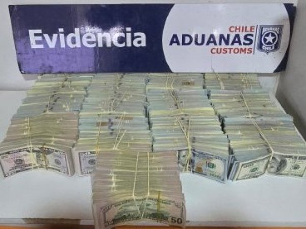 Incautan más de un millón de dólares en efectivo desde bus proveniente de Bolivia