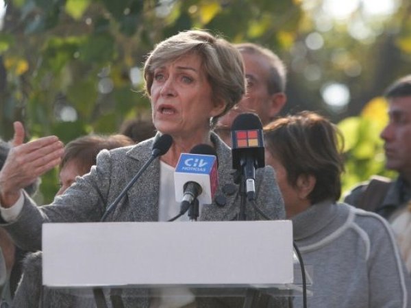 Evelyn Matthei en problemas: Servel la oficia por posible campaña anticipada