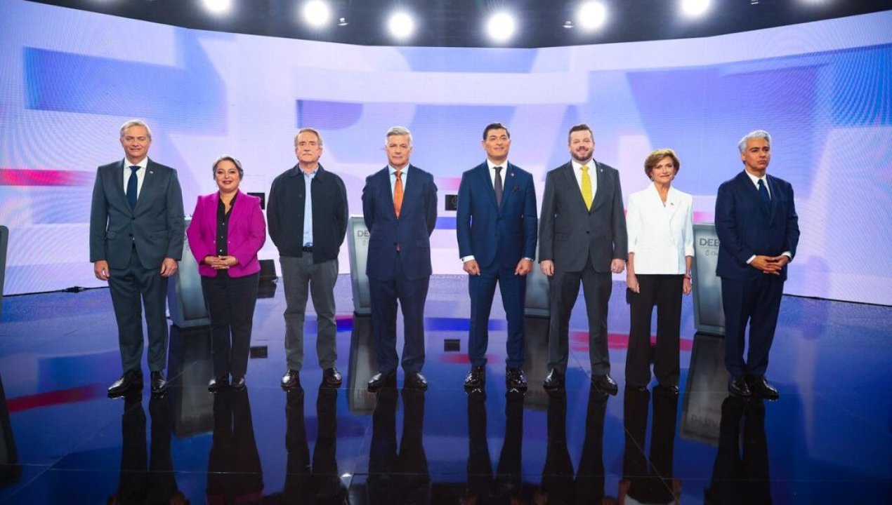 /actualidad/jeannette-jara-lidera-la-encuesta-cadem-pero-kast-se-acerca-a-solo-cuatro