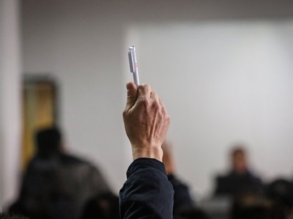 La “Tía Rica” realizará nueva subasta con más de 600 objetos extraviados en el Aeropuerto de Pudahuel