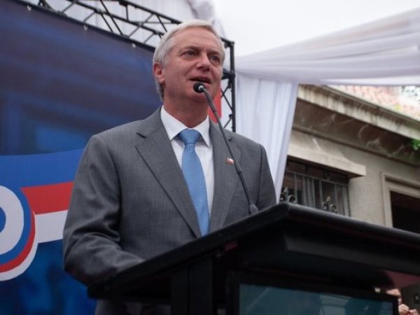 Kast evita responder a emplazamiento de Jara por dichos de diputado Meza