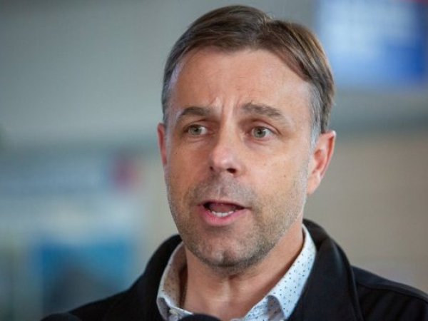 Exalcalde de Puente Alto justifica frase de Kast “Chile se cae a pedazos” como una metáfora