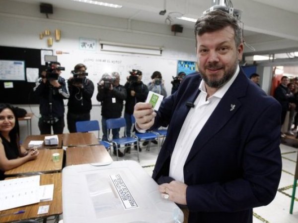 “A ver si los comunistas aprendan a no salir a la calle”: Kaiser previo a emitir su voto