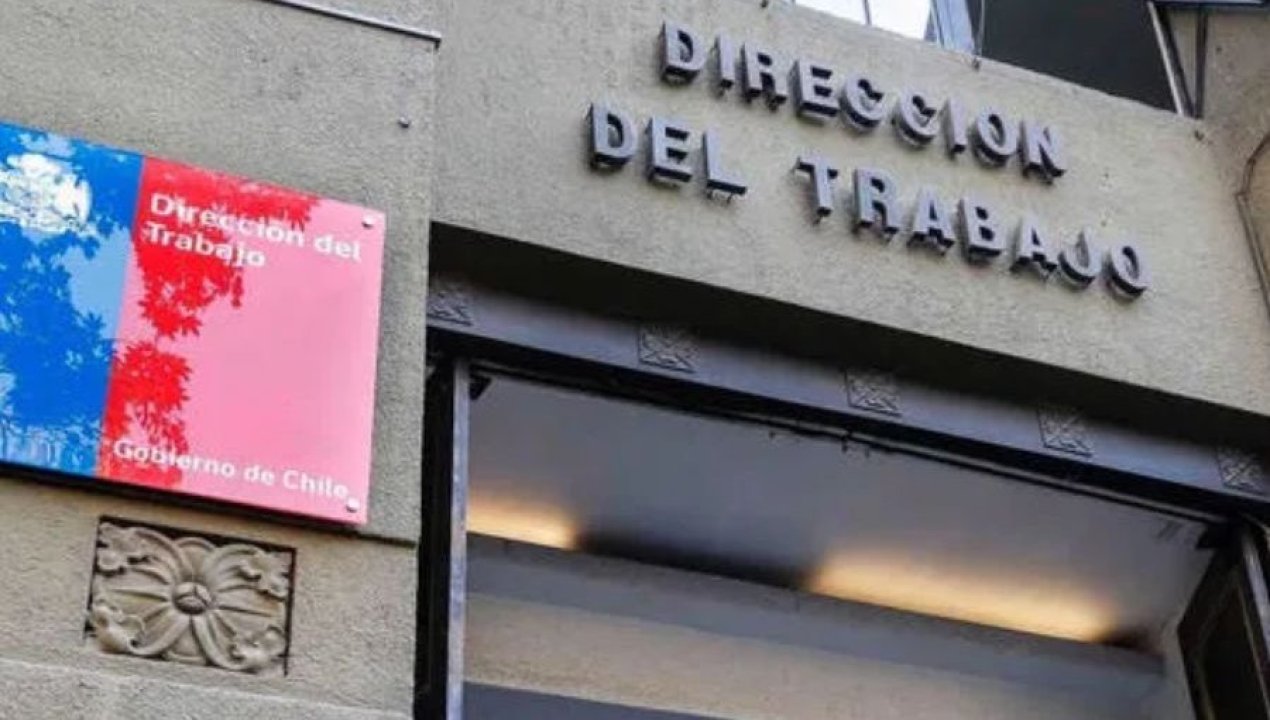 /actualidad/navidad-2025-direccion-del-trabajo-envio-a-76-trabajadores-a-sus-casas-por