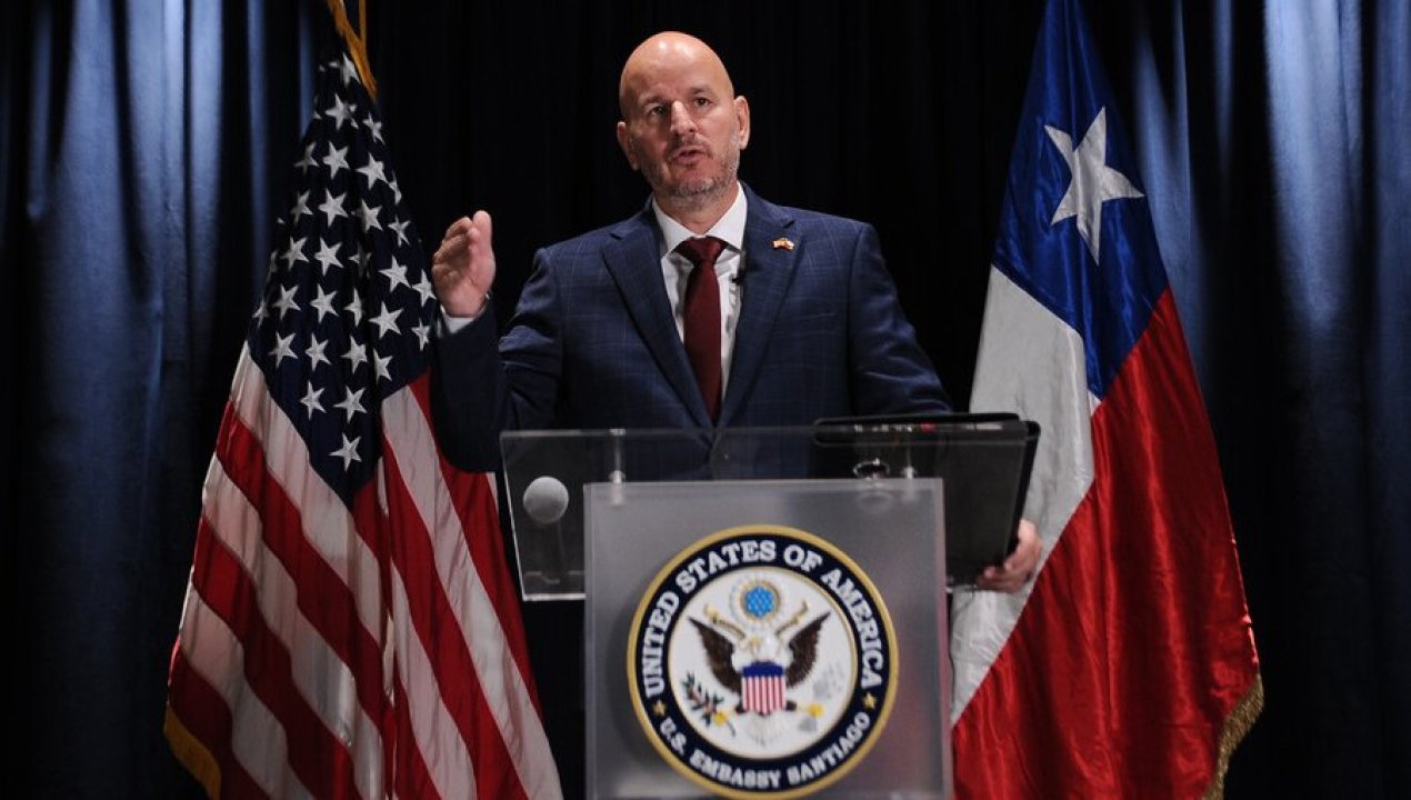 /internacional/embajada-de-estados-unidos-en-chile-llama-a-estadounidenses-a-evitar