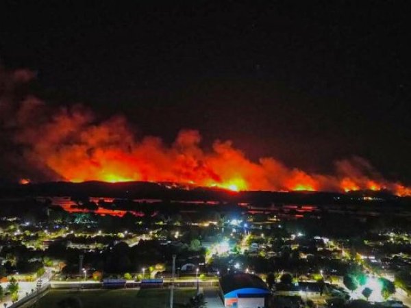 Emergencia nacional por incendios forestales: autoridades refuerzan evacuaciones y combate del fuego
