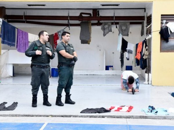 Subsecretario de Justicia insiste en que reforma que transforma Gendarmería no cambia los derechos de funcionarios