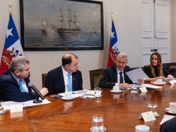 Presidente Kast respaldó a su gabinete tras una ola de críticas