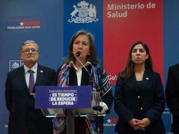 Ministra Chomali constituye Consejo Nacional de Salud para reducir listas de espera