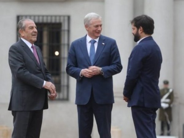 Kast reunió a exmandatarios en La Moneda por los 200 años del la presidencia