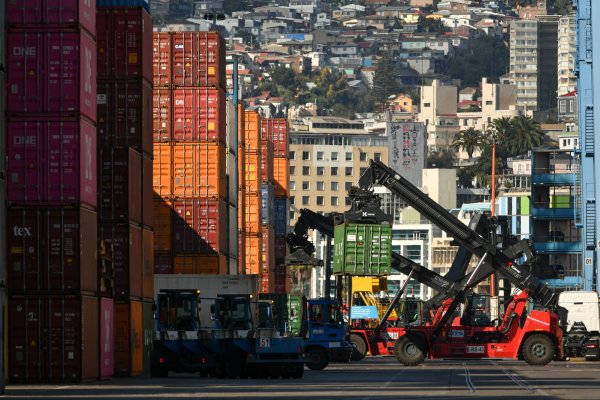 Funcionarios de Aduanas en alerta reforma de seguridad: temen potencial autonomía de uniformados