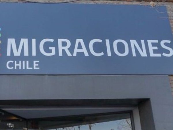 Hackeo al Servicio Nacional de Migraciones distribuyó foto del dictador Pinochet en correo institucional