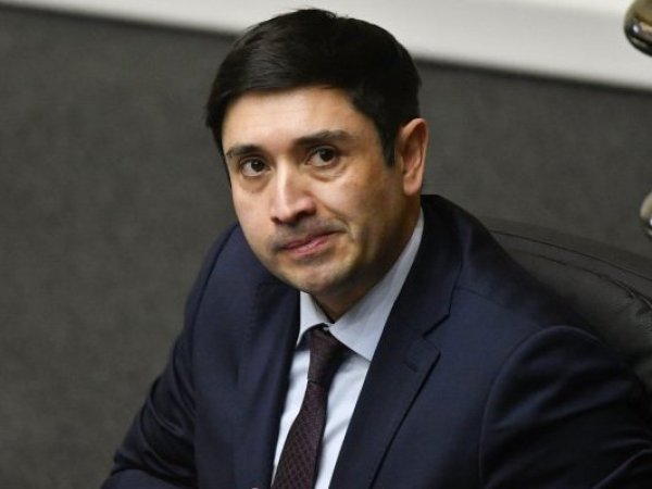 Fiscalía vuelve a acusar al senador Calisto por fraude al fisco y solicita su desafuero